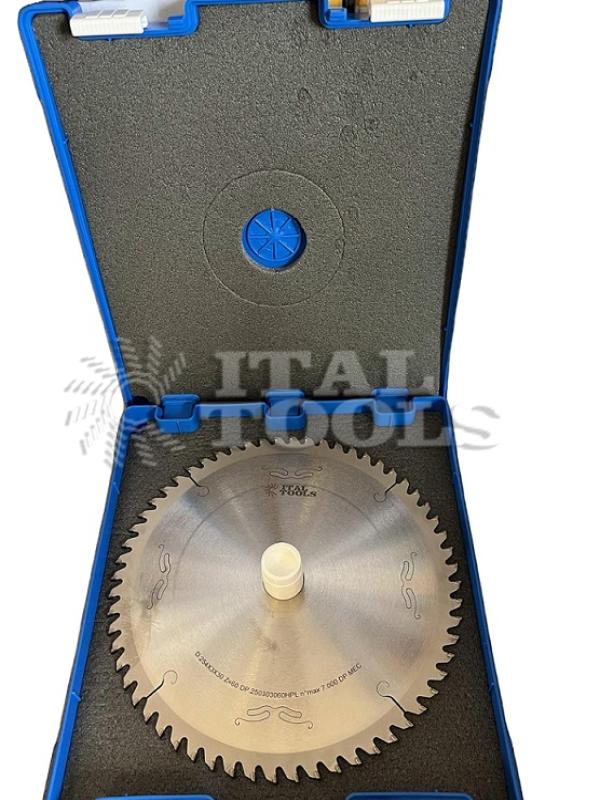 Ital Tools LCD07 Diamond circular saw blade for longitudinal cutting lines on multiple chipboard, MDF, melamine and laminated panels.

The saw blade has a double tensioning for greater stability while cutting.
